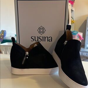 Susina Women's Black Sneakers